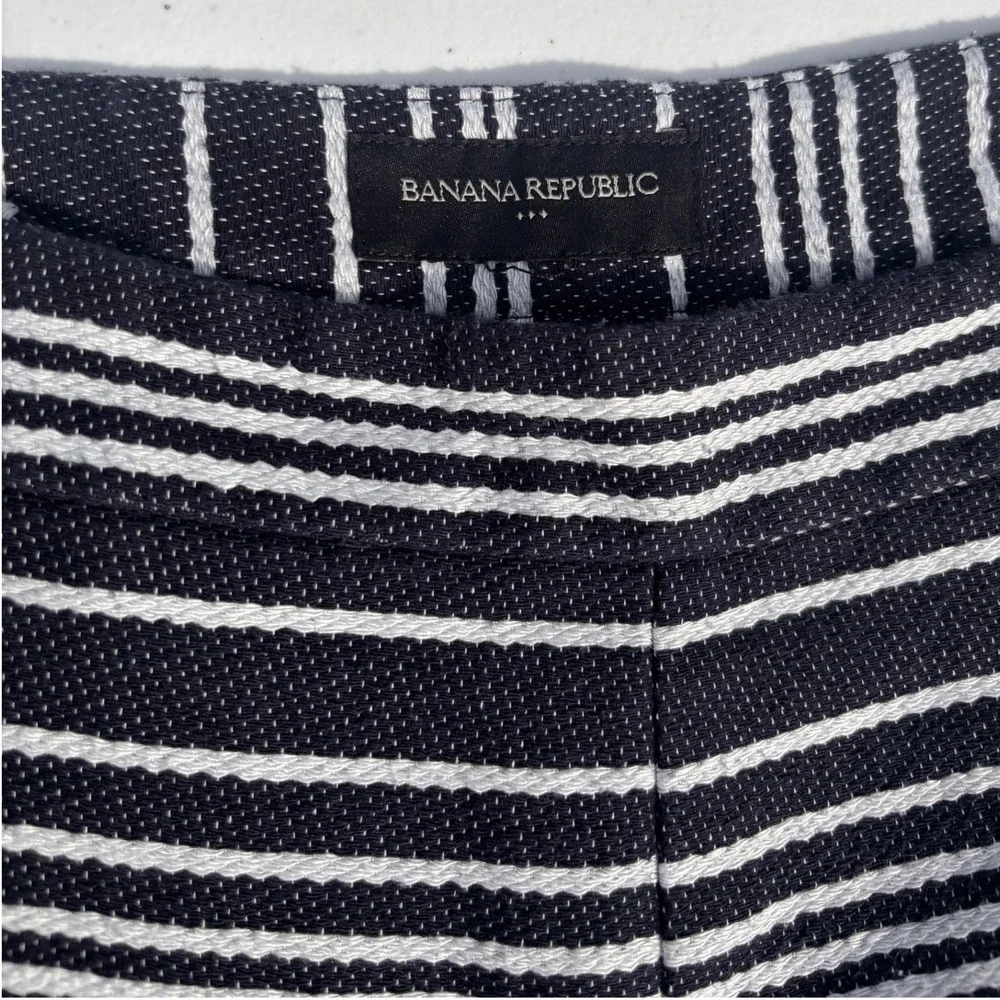 Banana Republic Shorts Womens 2 Navy Blue‎ Striped Sailor Button Detail